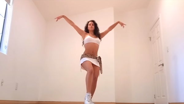 Эта девушка на видео танцует телом и душой – страсть и огонь - Sputnik Молдова