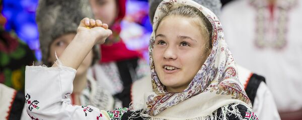 Традиции святого Василия: ансамбль «Ватра Сатулуй» в гостях у Спутник Молдова  - Sputnik Молдова