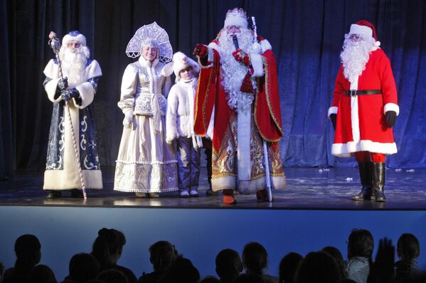 Дед Мороз и эстонский Йыулувана на праздничной встрече в Выборге - Sputnik Молдова