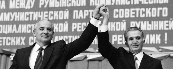 Nicolae Ceaușescu și Mihail Gorbaciov - Sputnik Moldova-România