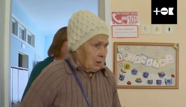 88-летняя бабушка вяжет для сирот в детском доме - Sputnik Молдова