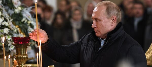 Президент РФ В. Путин посетил Рождественское богослужение - Sputnik Молдова