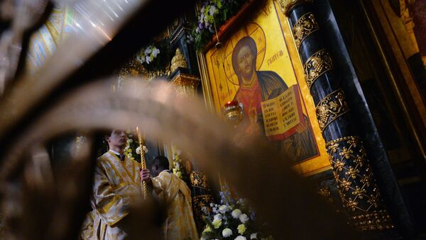 В Свято-Троицком кафедральном соборе в Екатеринбурге во время рождественского богослужения - Sputnik Moldova