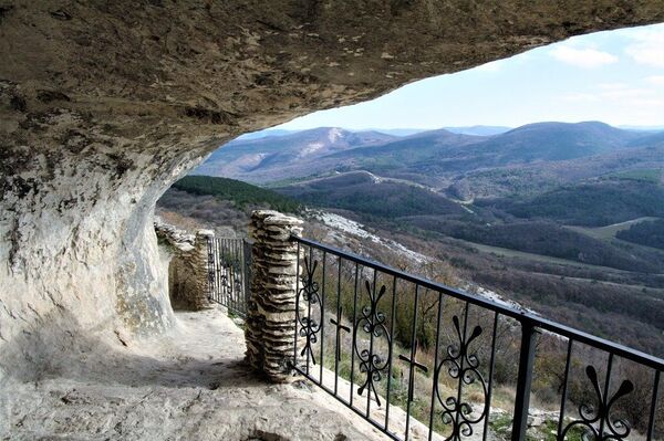 Благовещенский монастырь на горе Мангуп-Кале, Крым - Sputnik Молдова