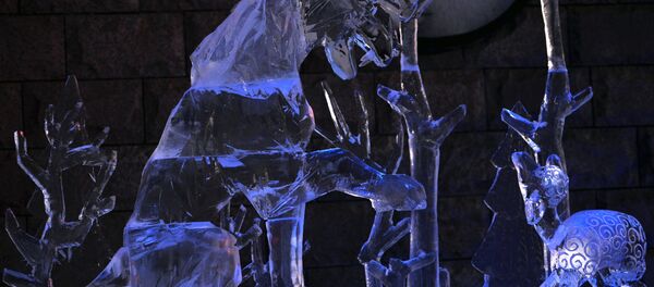 Ледовые скульптуры у Храма-на-Крови в Екатеринбурге Ледовые скульптуры у Храма-на-Крови в Екатеринбурге - Sputnik Moldova