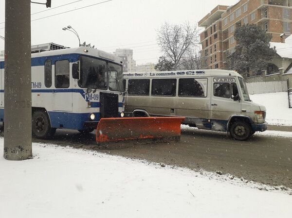 Кишинев во власти снежной стихии: как столица переживает непогоду - Sputnik Молдова