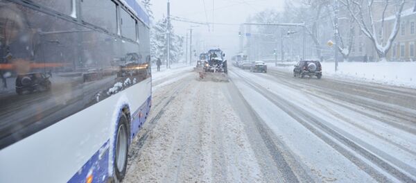 Deszăpezirea și circulația transportului public - Sputnik Moldova