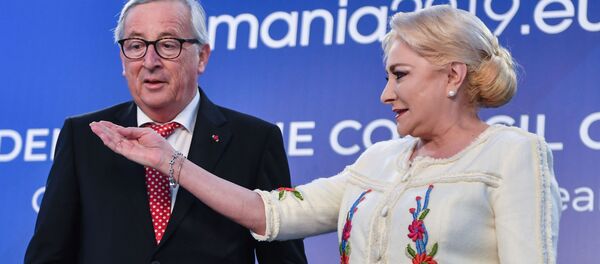 Viorica Dăncilă și Jean-Claude Juncker - Sputnik Moldova-România