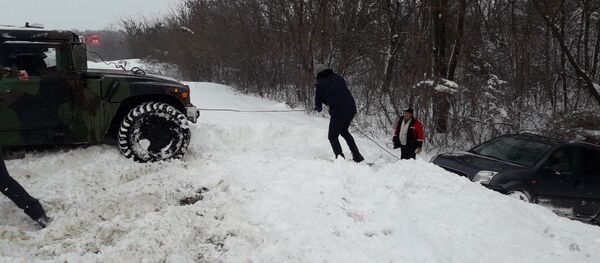 Automobile tractate de conducătorii auto militari - Sputnik Moldova