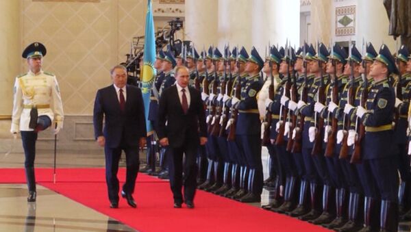 Назарбаев и Путин обсудили развитие ЕЭС и борьбу с терроризмом - Sputnik Moldova