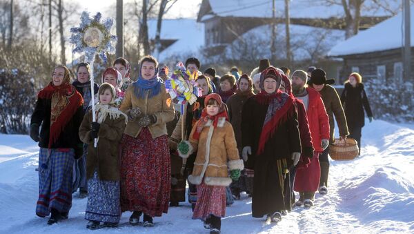 Участники фестиваля Большие Святочные Гулянья в Ленинградской области - Sputnik Moldova-România