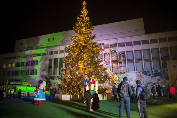 Заключительным аккордом новогодних праздников в молдавской столице стала церемония закрытия Рождественской ярмарки. - Sputnik Молдова