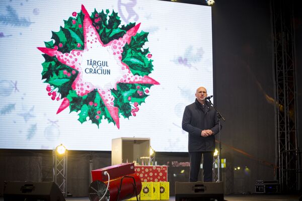 Premierul Pavel Filip  a declarat că Târgul din centrul capitalei a devenit o tradiție frumoasă care va fi continuată și în următorii ani - Sputnik Moldova