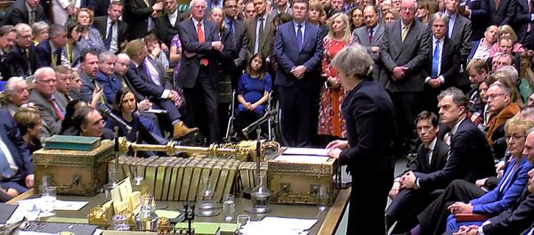 Theresa May se adresează Parlamentului după votul asupra acordului Brexit - Sputnik Moldova-România