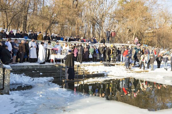 Astăzi, 19 ianuarie, creștinii ortodocși sărbătoresc pe vechi Boboteaza

 - Sputnik Moldova