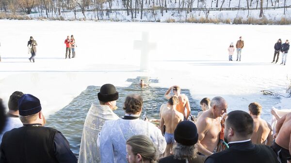 Празднование Крещения в Молдове - Sputnik Молдова
