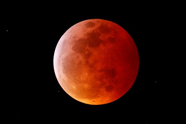 Полное лунное затмение в Калифорнии - Sputnik Молдова