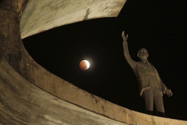 Лунное затмение в Бразилии  - Sputnik Молдова