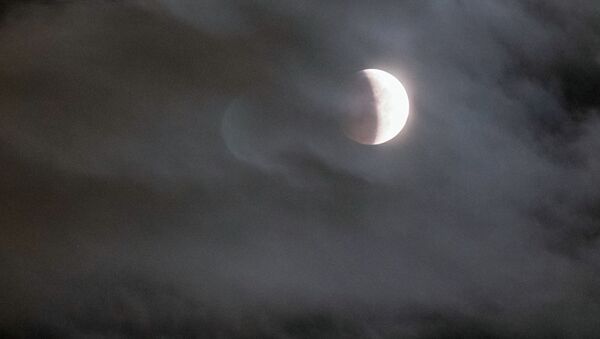 Eclipsă de lună - Imagine simbol - Sputnik Moldova