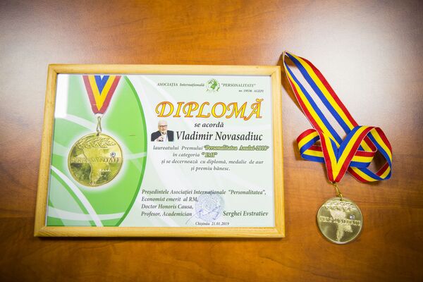 Conducătorului Sputnik Moldova i-a fost decernat premiul ”Personalitatea Anului - 2018” Conducătorului Sputnik Moldova i-a fost decernat premiul ”Personalitatea Anului - 2018” - Sputnik Moldova