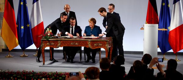 Angela Merkel și Emmanuel Macron - Sputnik Moldova-România