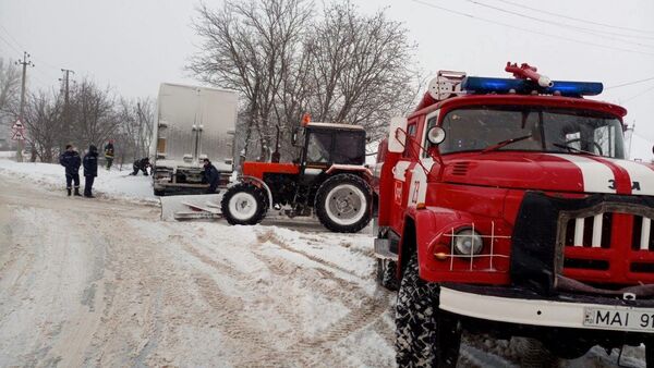 Intervenția salvatorilor pe drumurile din țară  - Sputnik Moldova