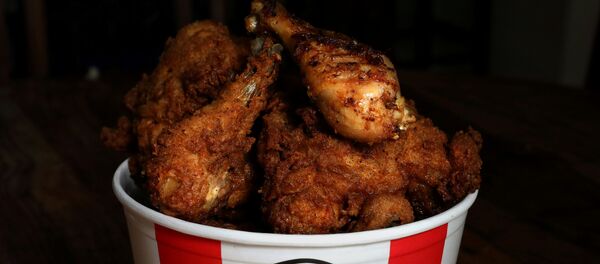 В продаже появились духи с запахом куриных крылышек - Sputnik Молдова