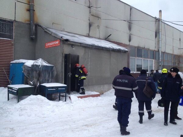 В Кишиневе горит автосервис - фото и видео В Кишиневе горит автосервис - фото и видео - Sputnik Молдова