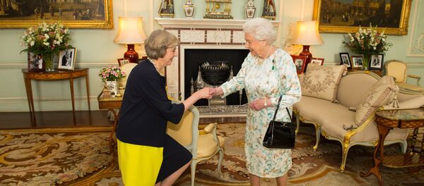 Queen Elizabeth II welcomes Theresa May, left, at the start of an audience in Buckingham Palace, London, where she invited the former Home Secretary to become Prime Minister and form a new government, Wednesday July 13, 2016 - Sputnik Moldova