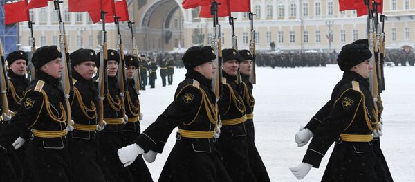 Участники парада в честь 75-летия снятия блокады Ленинграда на Дворцовой площади в Санкт-Петербурге Участники парада в честь 75-летия снятия блокады Ленинграда на Дворцовой площади в Санкт-Петербурге - Sputnik Moldova-România