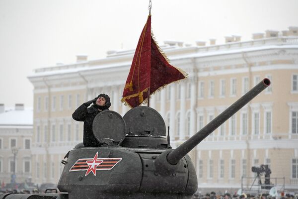 Președintele rus Vladimir Putin a depus flori la Memorialul Blocadei din Petersburg Președintele rus Vladimir Putin a depus flori la Memorialul Blocadei din Petersburg - Sputnik Moldova