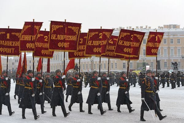 Președintele rus Vladimir Putin a depus flori la Memorialul Blocadei din Petersburg Președintele rus Vladimir Putin a depus flori la Memorialul Blocadei din Petersburg - Sputnik Moldova-România