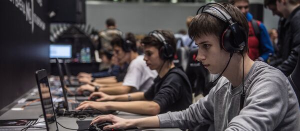Игра за компьютером, архивное фото Игра за компьютером, архивное фото - Sputnik Молдова
