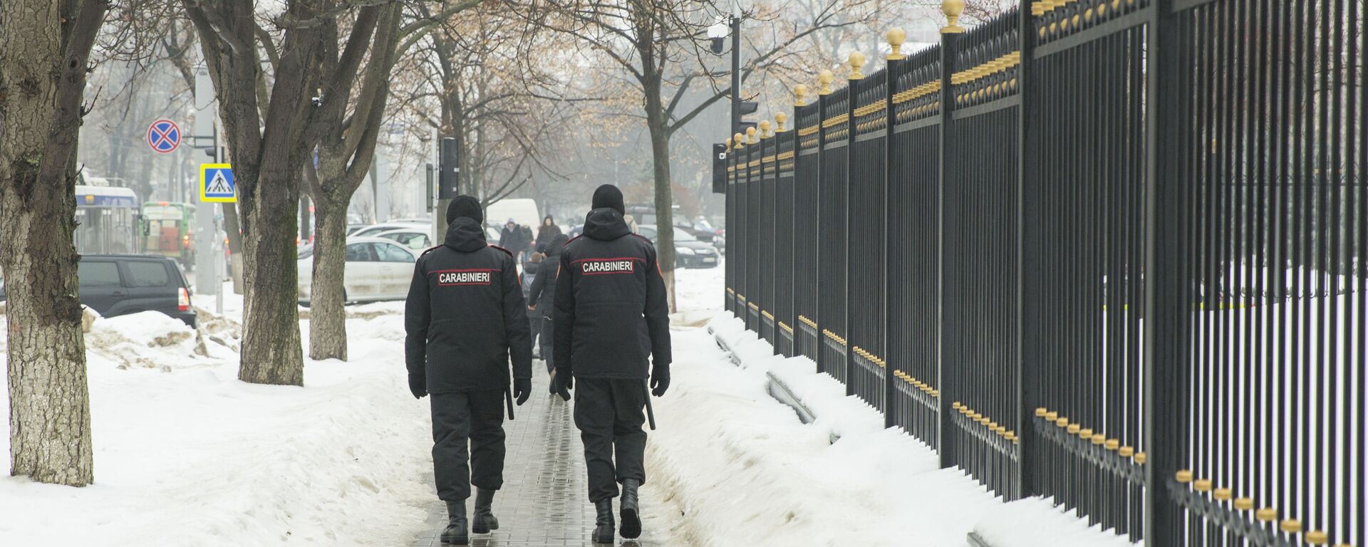 Карабинеры патрулируют улицы Кишинева во время пандемии - Sputnik Молдова, 1920, 20.01.2022