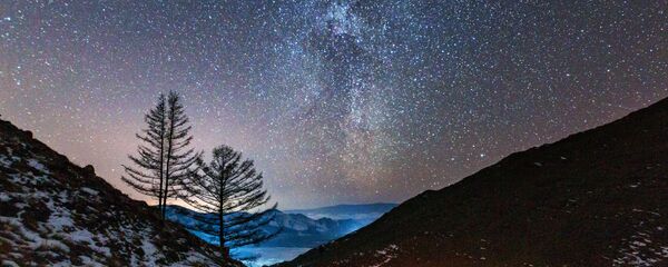 Млечный путь в долине реки Анга, которая впадает в озеро Байкал - Sputnik Молдова