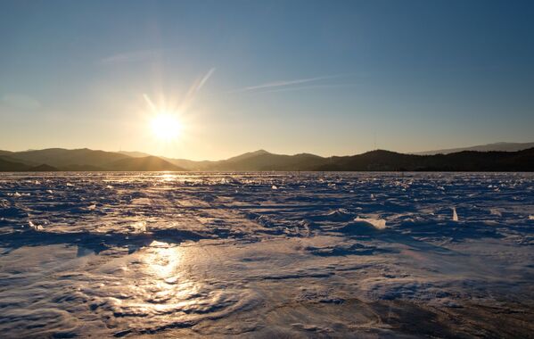 Apus de soare pe lacul Baikal - Sputnik Moldova