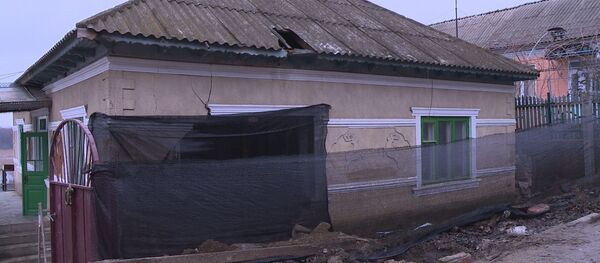 Жилой дом в Кагульском районе, в который несколько дней назад врезалась фура Жилой дом в Кагульском районе, в который несколько дней назад врезалась фура - Sputnik Молдова