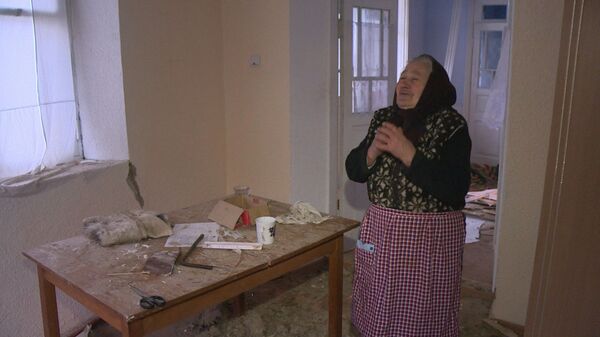 Жильцы дома, в который врезалась фура, не знают, что делать дальше - фото Жильцы дома, в который врезалась фура, не знают, что делать дальше - фото - Sputnik Молдова