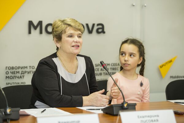 Екатерина Лисовая и Анастасия Лисовая на пресс-конференции в пресс-центре Sputnik Молдова 31 января. - Sputnik Молдова