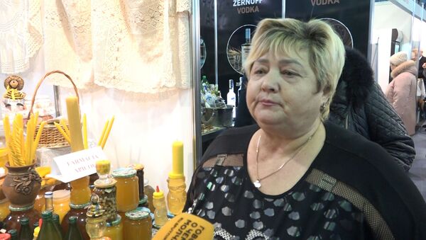 Apicultorii din Moldova: Muncim mult, dar vindem mierea pe nimic - Sputnik Moldova