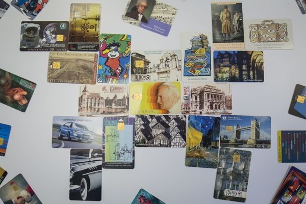 Pasiune inedită: Din simplă întâmplare, un moldovean colecționează carduri bancare Pasiune inedită: Din simplă întâmplare, un moldovean colecționează carduri bancare - Sputnik Moldova