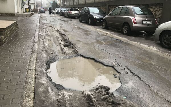 Разбитые улицы Кишинева - Sputnik Молдова