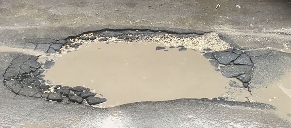 Разбитые улицы, архивное фото.  - Sputnik Молдова