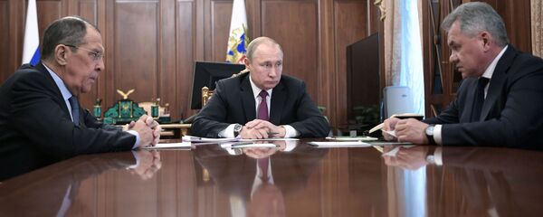 Президент РФ В. Путин встретился с главами МИД и Минобороны РФ С. Лавровым и C. Шойгу - Sputnik Moldova