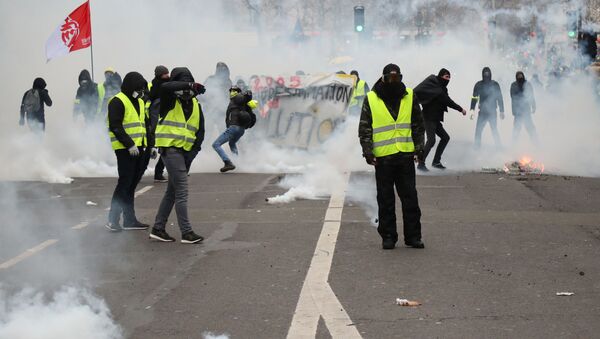 Протест желтых жилетов в Париже - Sputnik Moldova-România