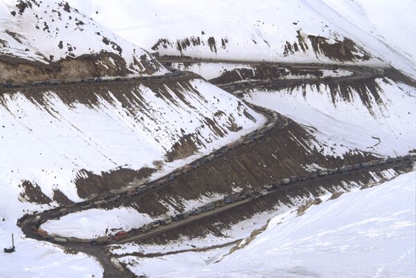Вывод ограниченного военного контингента советских войск из Афганистана. Колонны советских войск движутся через перевал Саланг в горах Гиндукуш. 14 февраля 1989 года - Sputnik Молдова