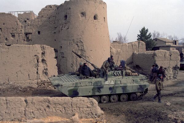 Contingentul limitat al trupelor sovietice în Afganistan. Subdiviziunea mecanizată a trupelor sovietice în zona cetății Bala Hissar din Kabul, 1 februarie 1988


 - Sputnik Moldova