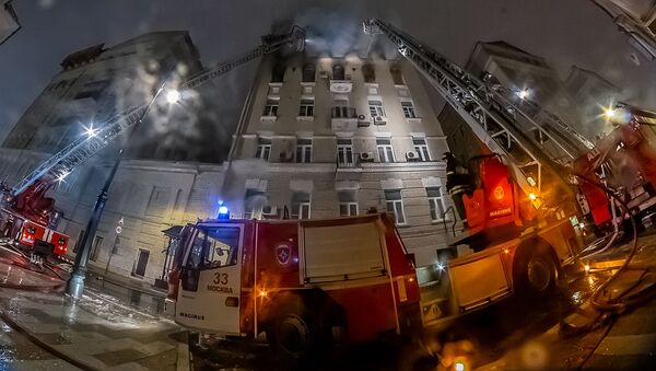 Пожар в жилом доме в центре Москвы - Sputnik Молдова