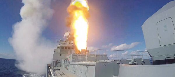 Крейсер Адмирал Кузнецов и СКР Адмирал Григорович впервые задействованы в операции в Сирии Крейсер Адмирал Кузнецов и СКР Адмирал Григорович впервые задействованы в операции в Сирии - Sputnik Moldova-România