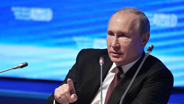 Президент РФ В. Путин принял участие в заседании форума Деловой России - Sputnik Moldova-România